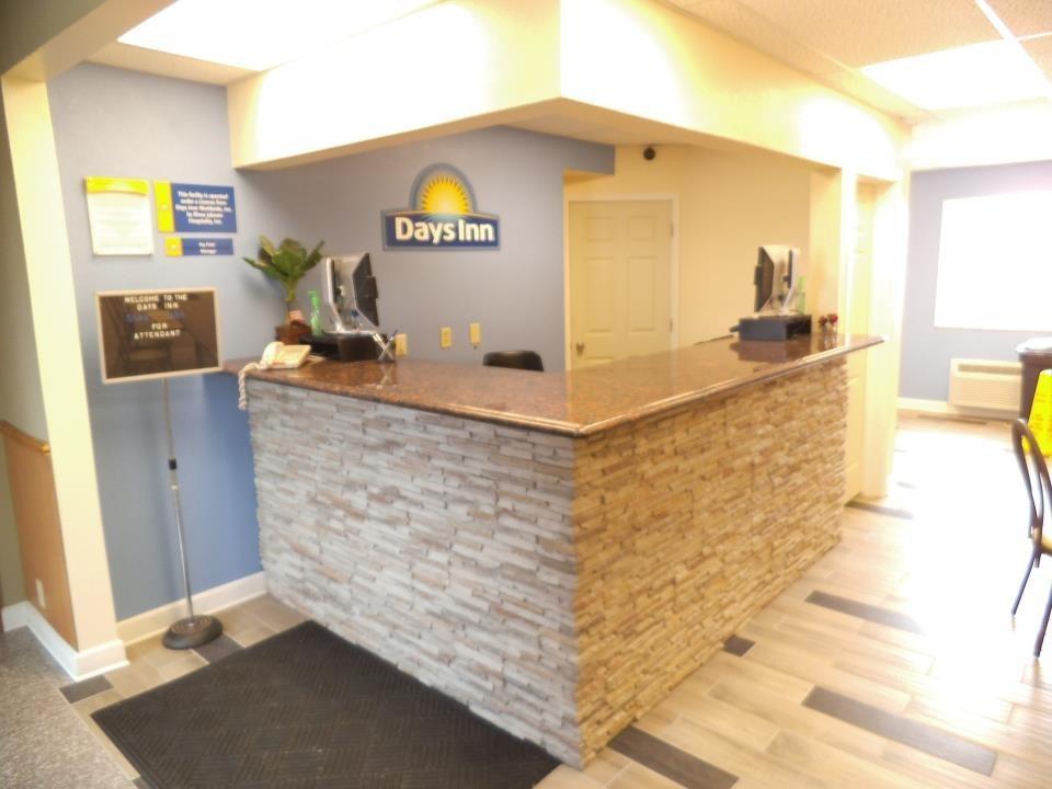 Days Inn By Wyndham West Branch Iowa City Area Kültér fotó