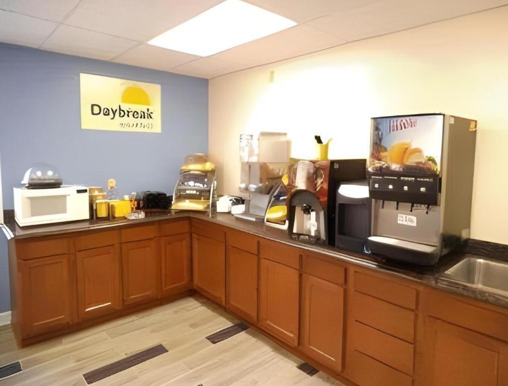 Days Inn By Wyndham West Branch Iowa City Area Kültér fotó