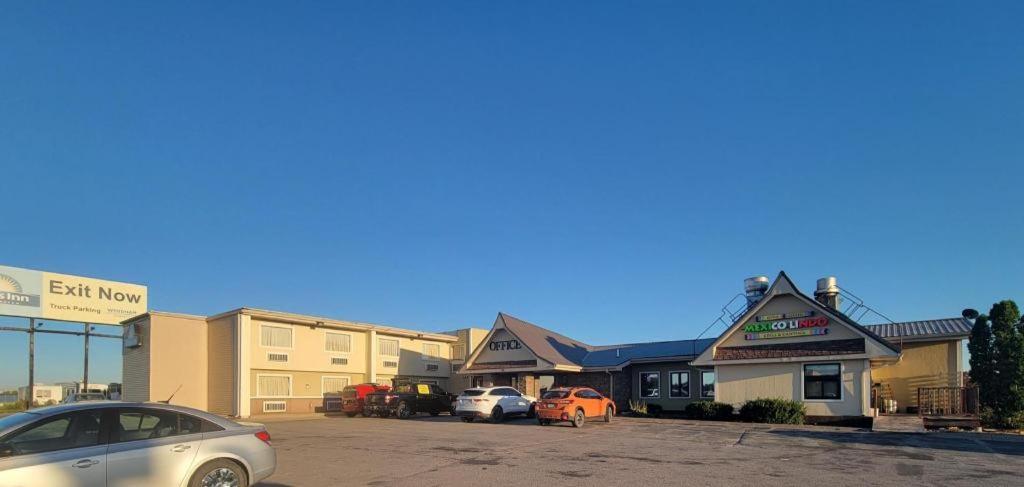 Days Inn By Wyndham West Branch Iowa City Area Kültér fotó