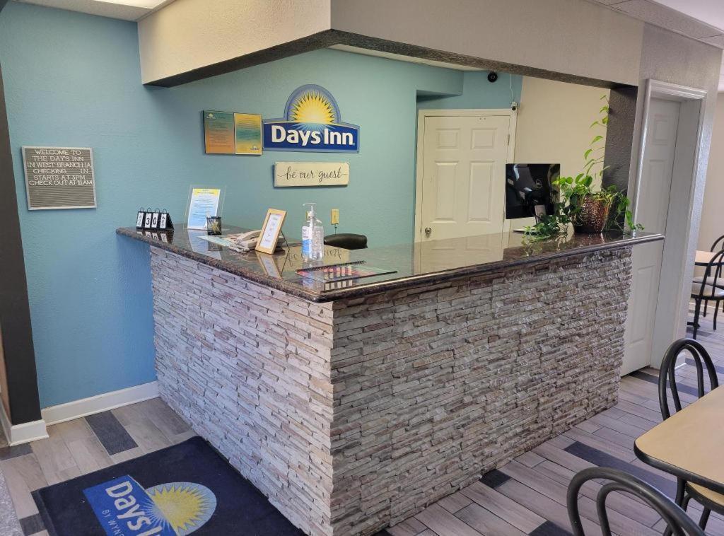 Days Inn By Wyndham West Branch Iowa City Area Kültér fotó