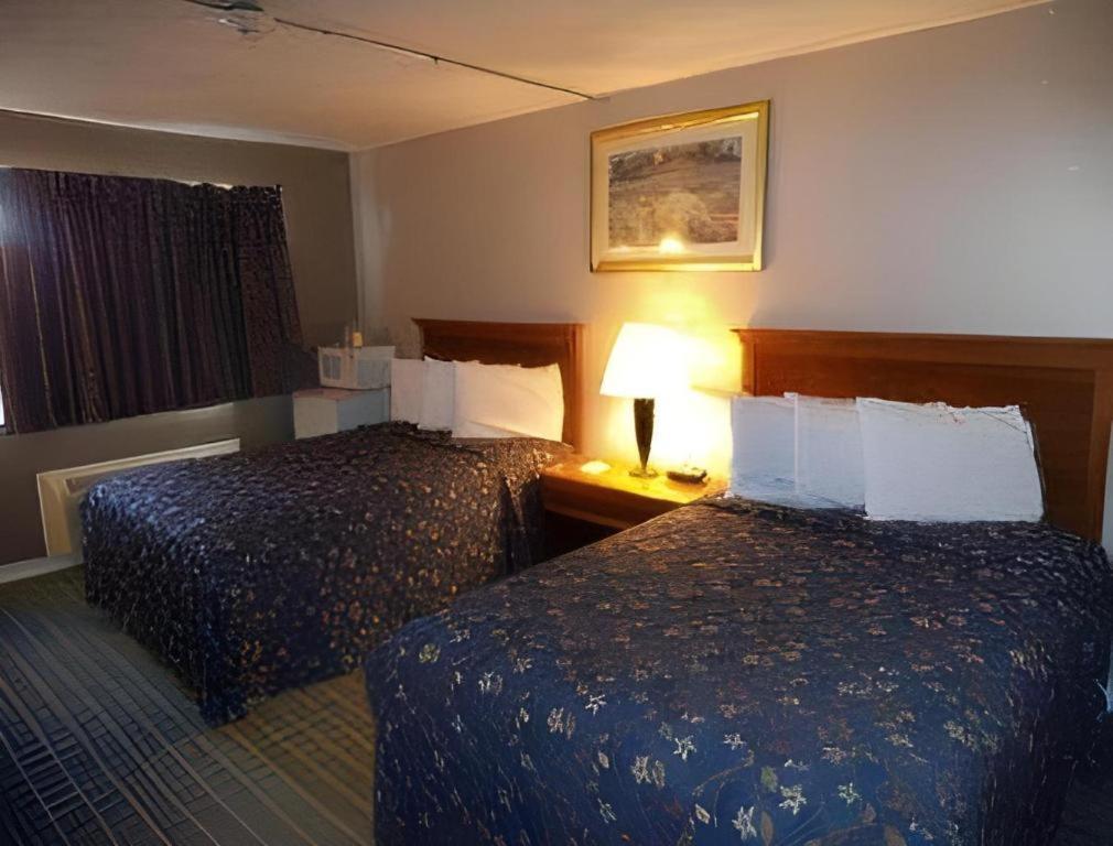 Days Inn By Wyndham West Branch Iowa City Area Kültér fotó