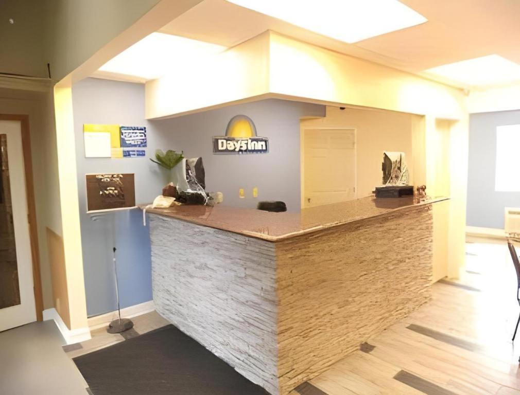 Days Inn By Wyndham West Branch Iowa City Area Kültér fotó
