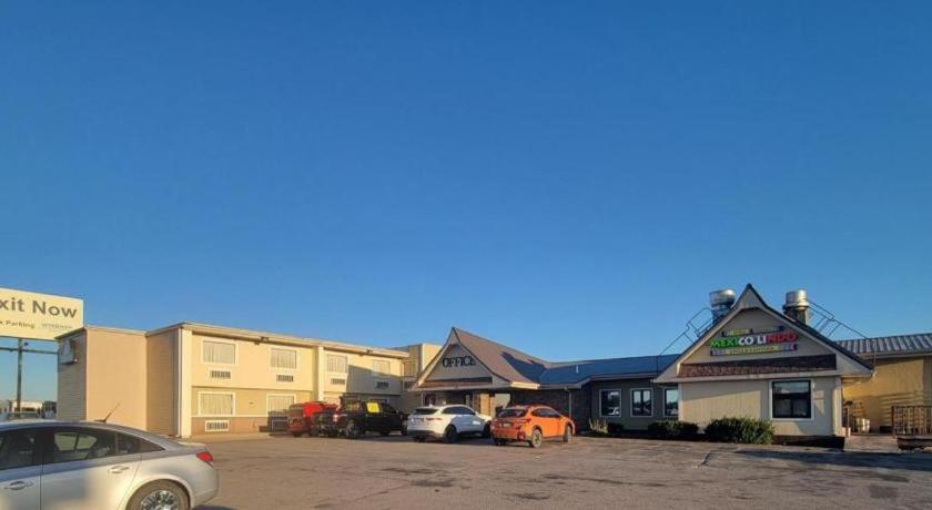 Days Inn By Wyndham West Branch Iowa City Area Kültér fotó