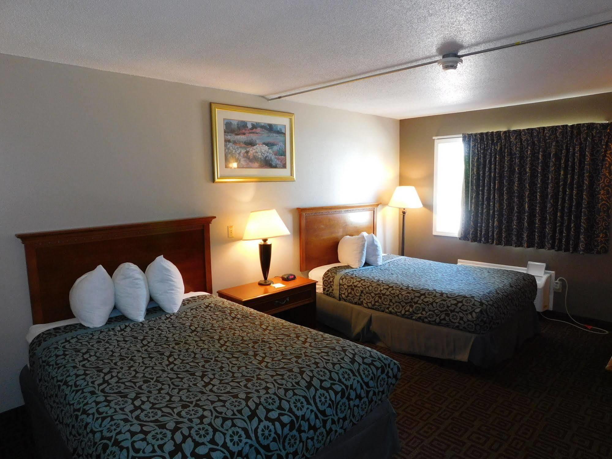 Days Inn By Wyndham West Branch Iowa City Area Kültér fotó