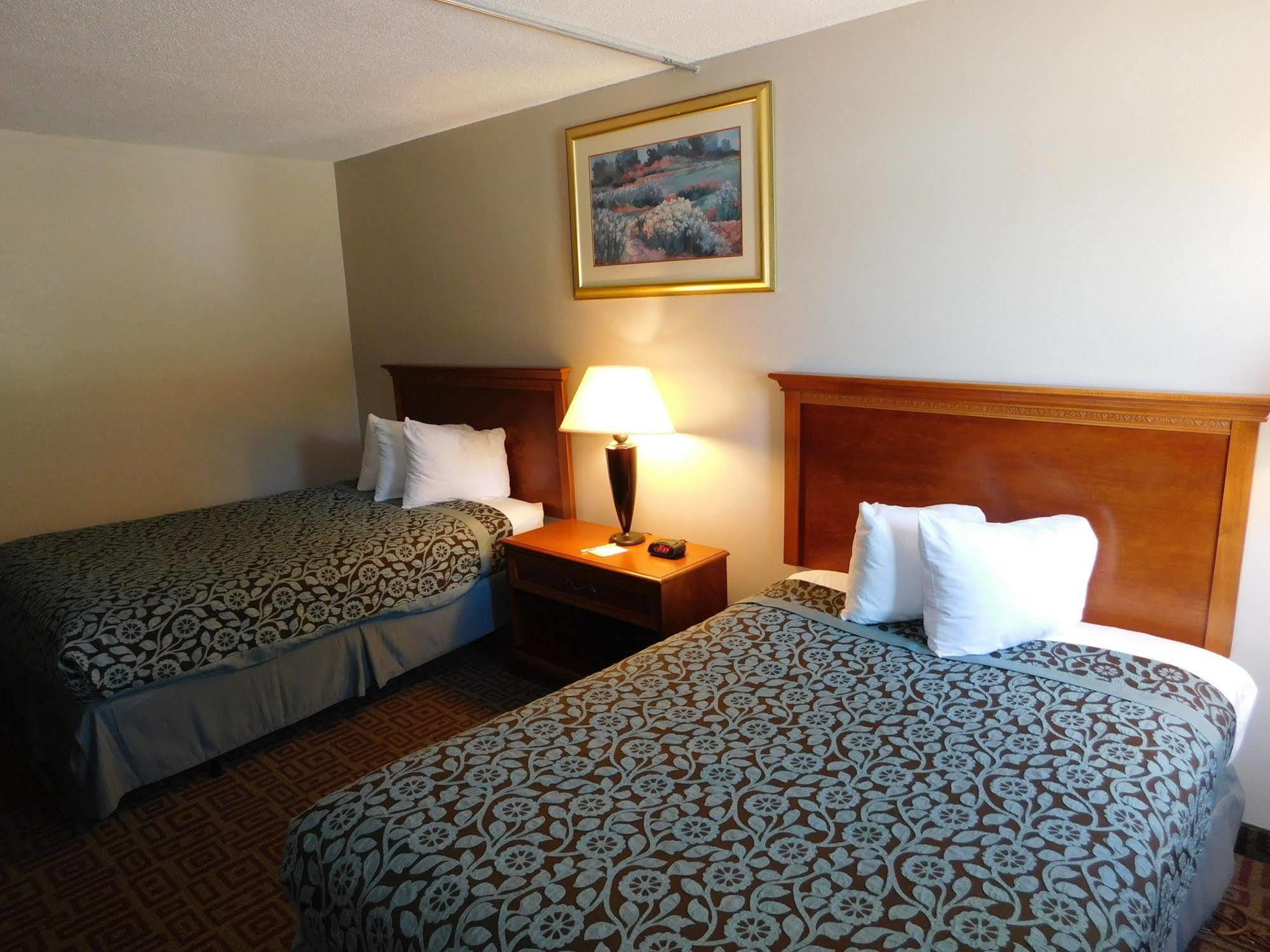 Days Inn By Wyndham West Branch Iowa City Area Kültér fotó
