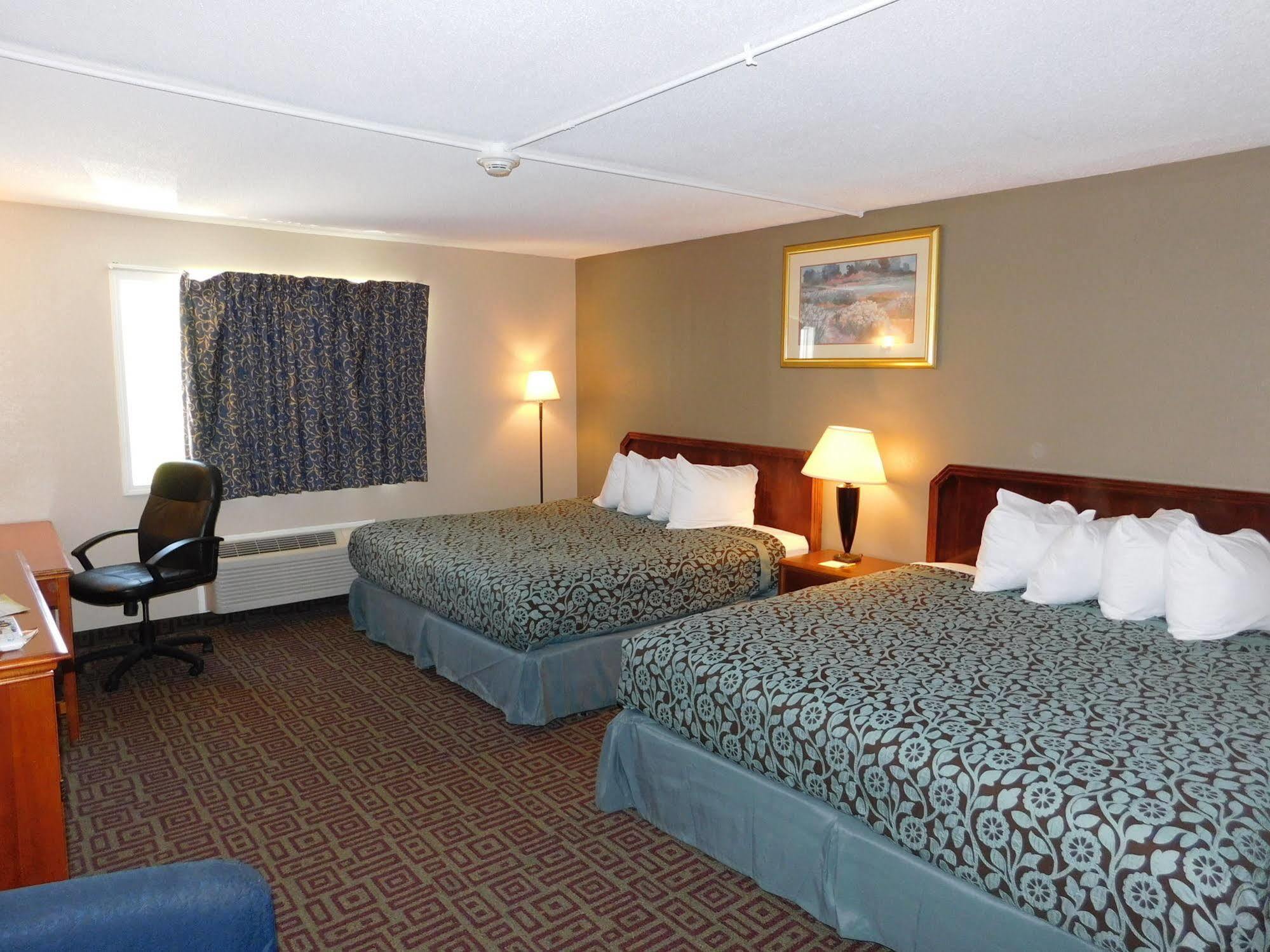 Days Inn By Wyndham West Branch Iowa City Area Kültér fotó