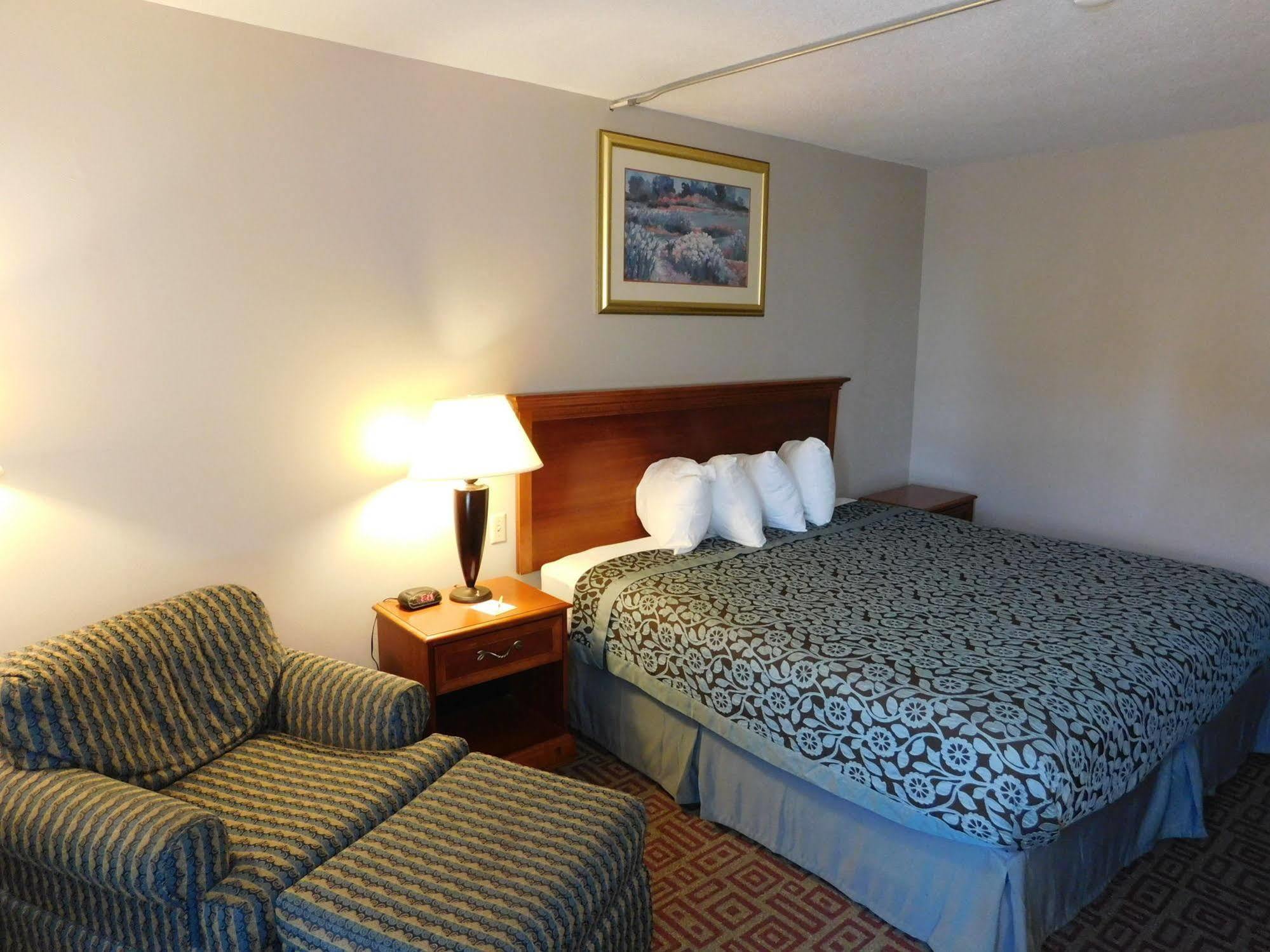 Days Inn By Wyndham West Branch Iowa City Area Kültér fotó
