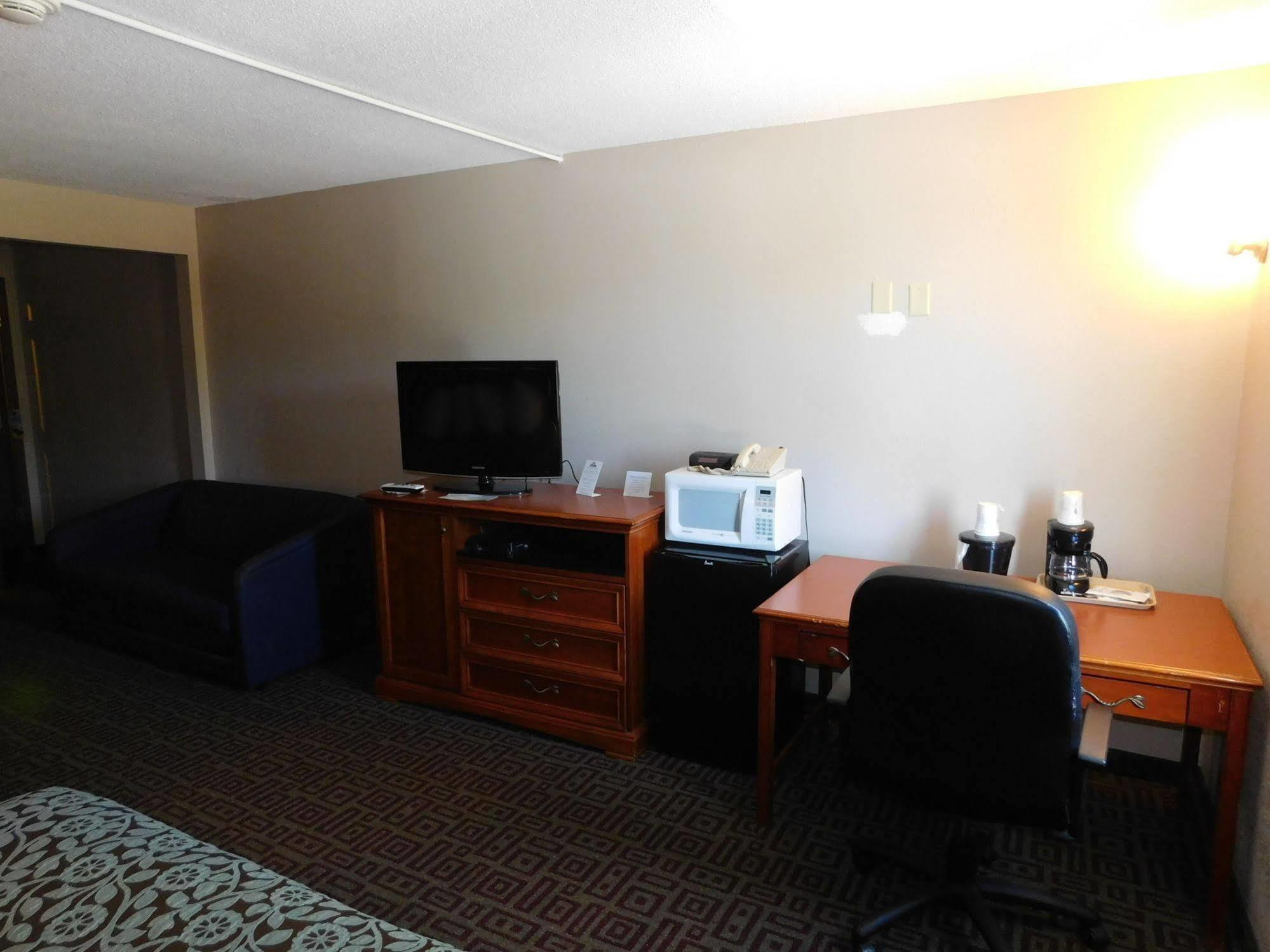 Days Inn By Wyndham West Branch Iowa City Area Kültér fotó