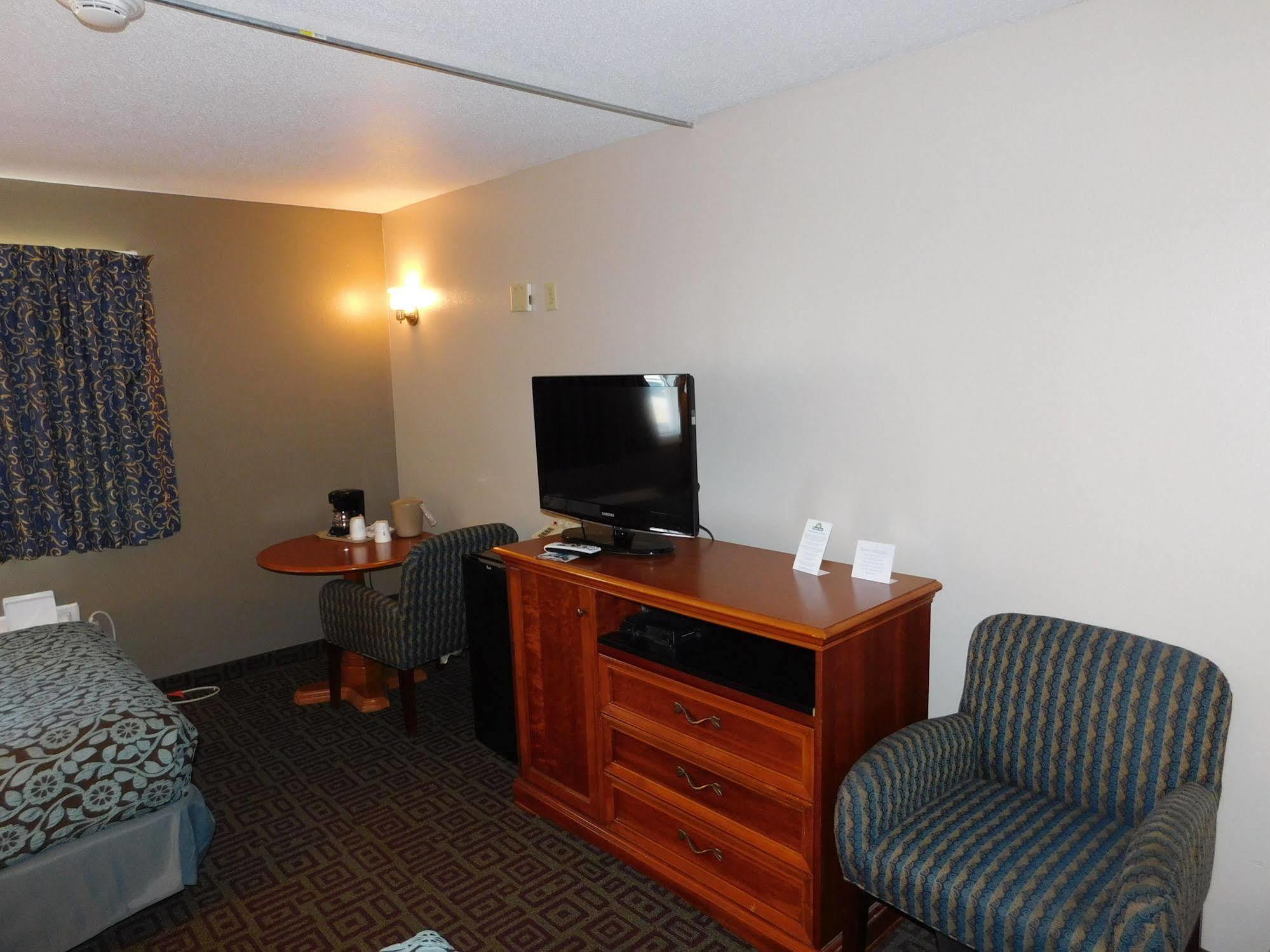 Days Inn By Wyndham West Branch Iowa City Area Kültér fotó