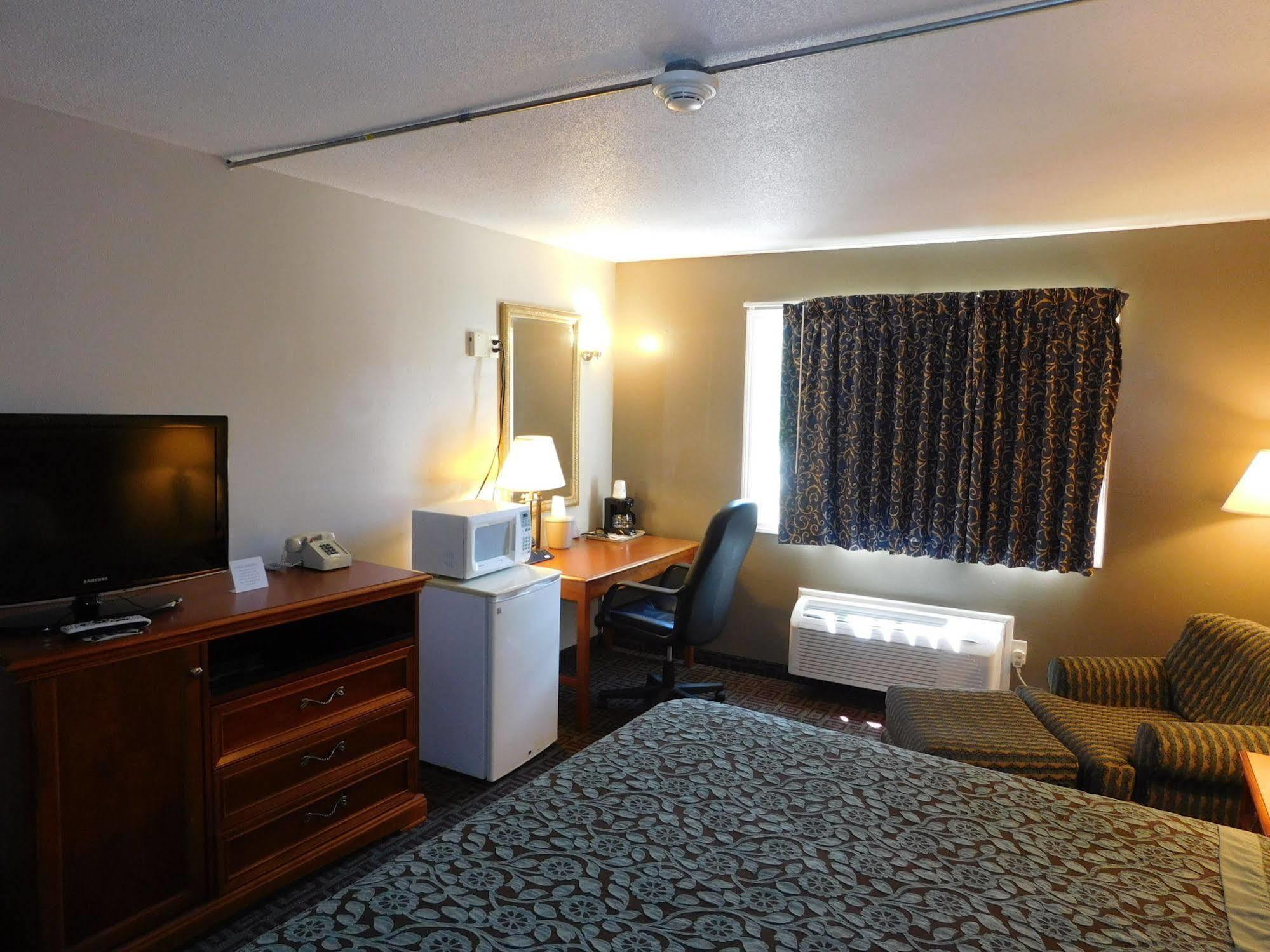 Days Inn By Wyndham West Branch Iowa City Area Kültér fotó